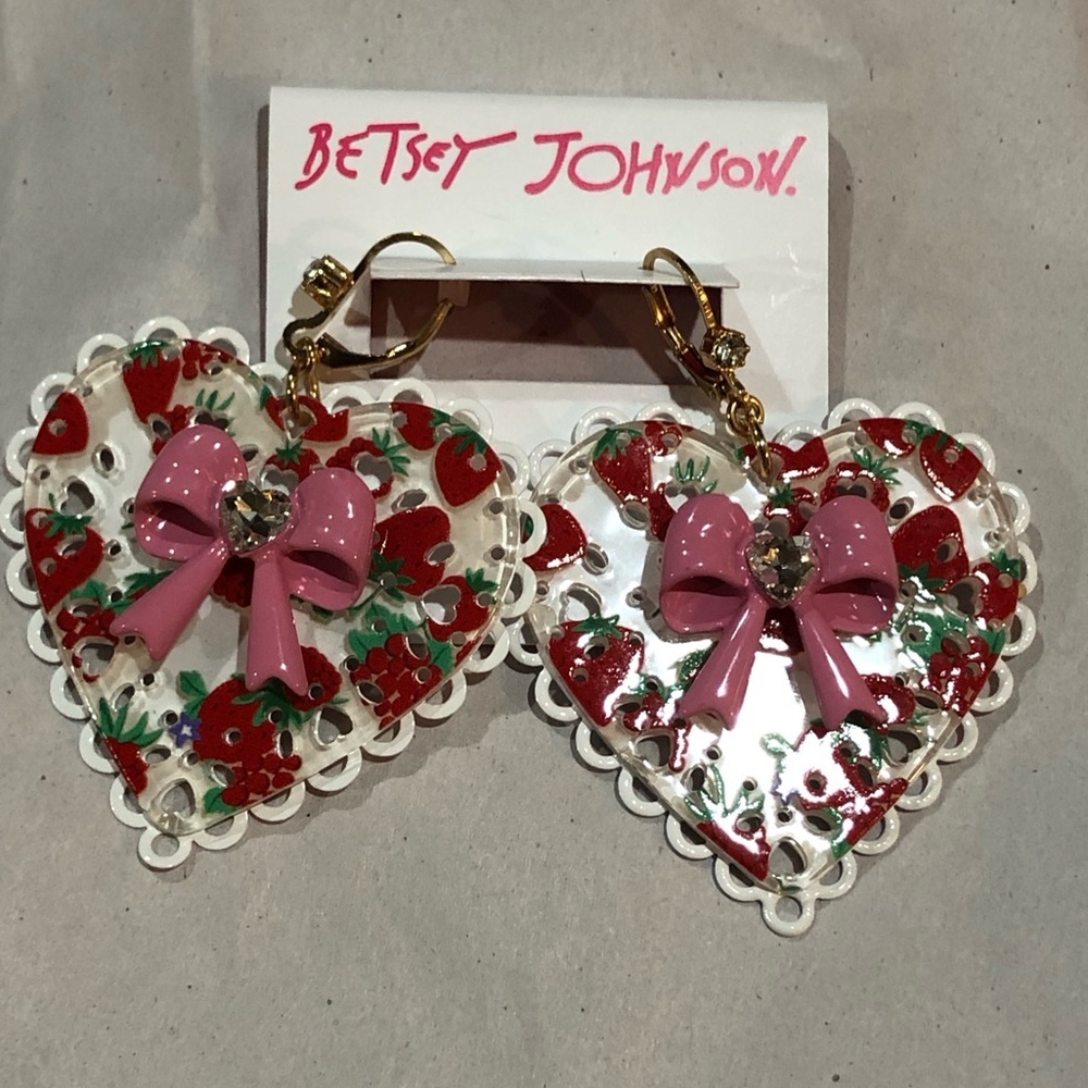 Betsey Johnson white heart shaped pink bow rhinestone crystal earrings new‎